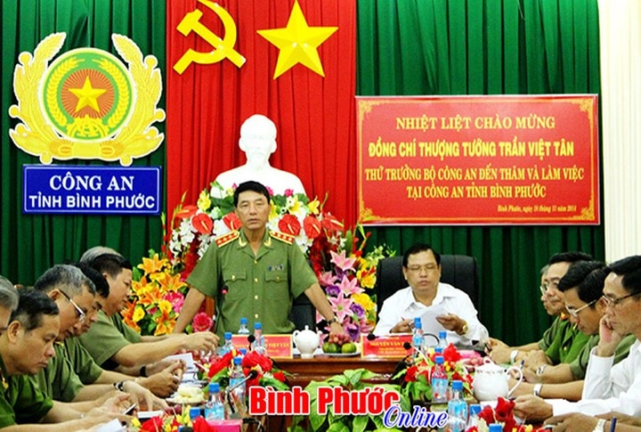Bộ Chính trị, Ban Bí thư cũng giao Ban cán sự đảng Chính phủ chỉ đạo thực hiện quy trình xử lý kỷ luật về hành chính và giáng cấp bậc hàm đối với ông Trần Việt Tân bảo đảm đồng bộ, kịp thời, tương xứng với kỷ luật của Đảng theo quy định. (Ảnh: Báo Bình Phước)