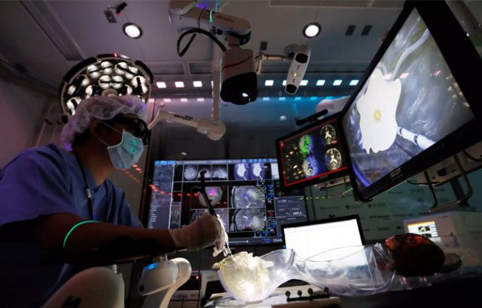 Thế giới gia tăng xu hướng sử dụng công nghệ AI trong hệ thống y tế. Ảnh:JapanTimes