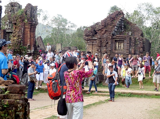 Ngoài tham quan di sản Mỹ Sơn, du khách không còn lựa chọn nào thêm bởi vẫn “trắng” tour tuyến kết nối với di sản.