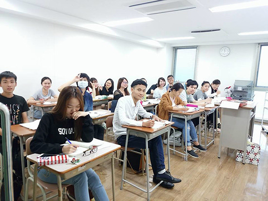 Lớp học của các du học sinh Việt Nam tại Nhật Bản.