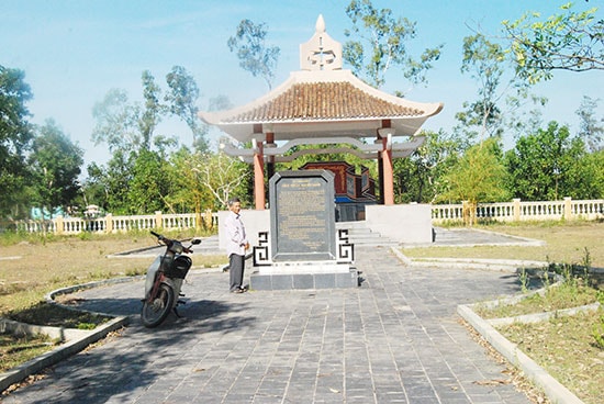 Mộ phần Tiểu La Nguyễn Thành tại quê làng Thạnh Mỹ, mới được trùng tu. Ông mất tại nhà tù Côn Đảo năm 1911, được con cháu đưa hài cốt về quê nhà năm 1957. Ảnh: HUỲNH VĂN MỸ 