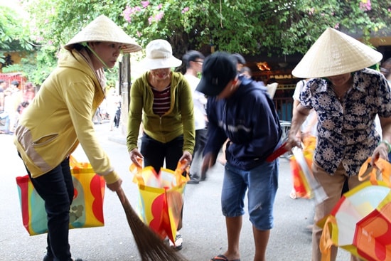 Tuyên truyền bằng các hoạt động thiết thực