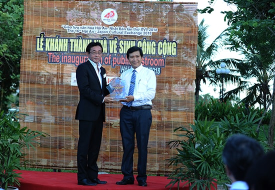 General Director of Takara Group (left) at the event.