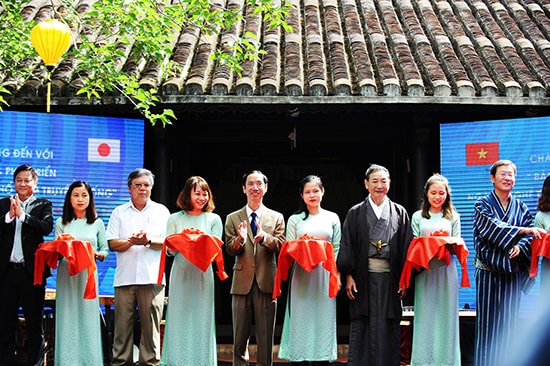 Inauguration of the brocade and silk exhibition space