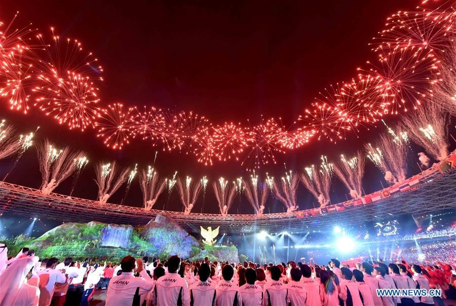 Sân vận động Gelora Bung Karno với sức chứa 80.000 khán giả  lung linh sắc màu trong một buổi lễ  khai mạc được cho là hoành tráng nhất trong lịch sử Asiad từ trước đến nay.