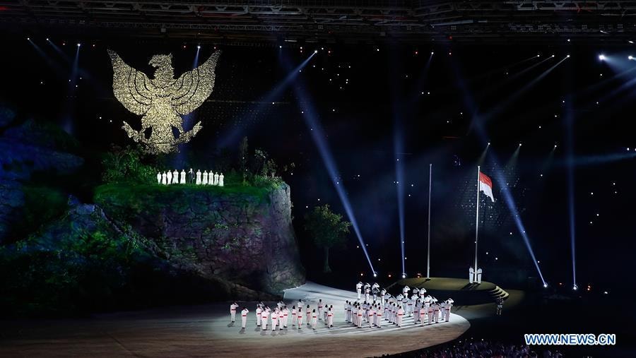 Lá cờ Asiad 2018 tung bay trên sân Gelora Bung Karno.