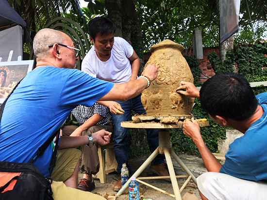 Các nghệ nhân gốm Hà Nội sáng tác tại Fetival