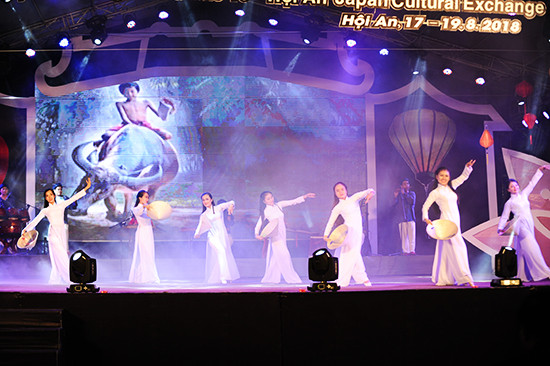 An art performance at the closing ceremony