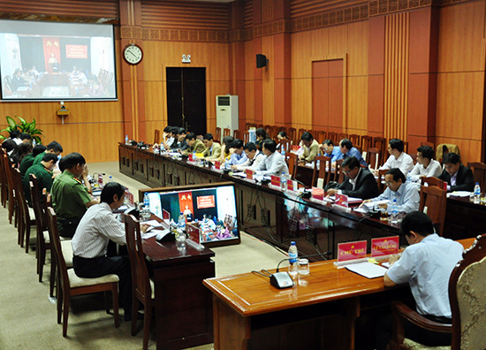 Ban Tổ chức Tỉnh ủy tổ chức hội nghị trực tuyến với các địa phương về công tác cán bộ. Ảnh: NG.ĐOAN