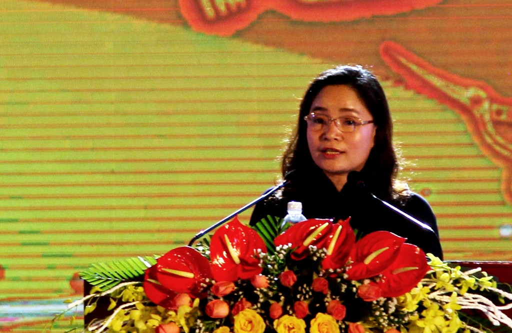 Thứ trưởng Bộ VH-TT&DL Trịnh Thị Thủy phát biểu khai mạc ngày hội. Ảnh: A.N