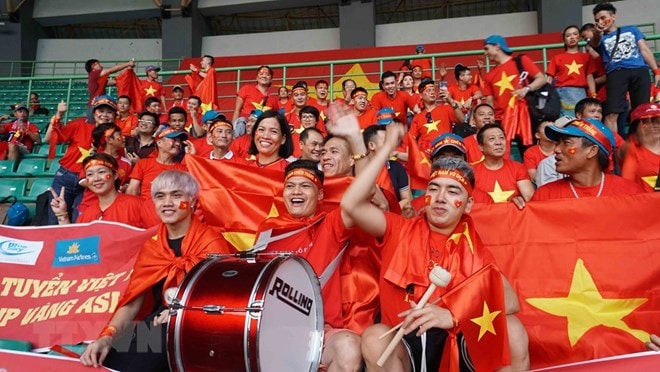 Cổ động viên Việt Nam trên khán đài trong chiến thắng của đội tuyển nước nhà. (Ảnh: Hoàng Linh/TTXVN)