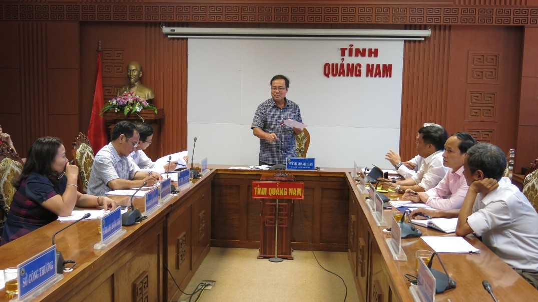 Phó chủ tịch Thường trực UBND tỉnh Quảng Nam Huỳnh Khánh Toàn đã chủ trì phiên họp