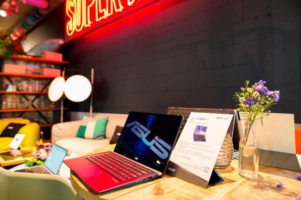 Dòng ZenBook mới của ASUS có bộ xử lý chip thế hệ thứ 8 của Intel. Ảnh: ASUS