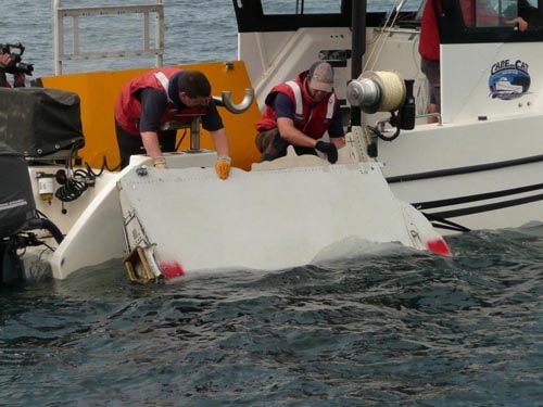 Một mảnh vỡ của máy bay MH370 được tìm thấy năm 2015. Ảnh: Reuters.