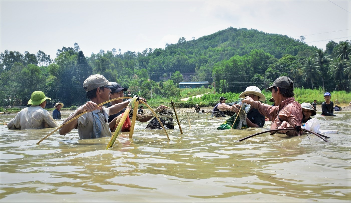 Đập Ba Suối có diện tích gần 3ha nhằm chứa nước điều tiết thủy lợi cho một số cánh đồng ruộng ở thôn Dương Đàn (xã Tam Dân). Ảnh: HOÀI AI