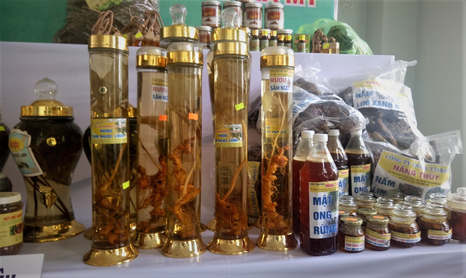 Sản phẩm rượu sâm Ngọc Linh của Hội Nông dân huyện Nam Trà My.