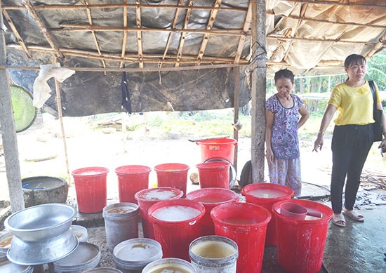 Cơ sở sản xuất phở sắn của hộ ông Cao Quang Bảy (thị trấn Đông Phú, Quế Sơn) không đảm bảo an toàn thực phẩm.  Ảnh: Q.VIỆT