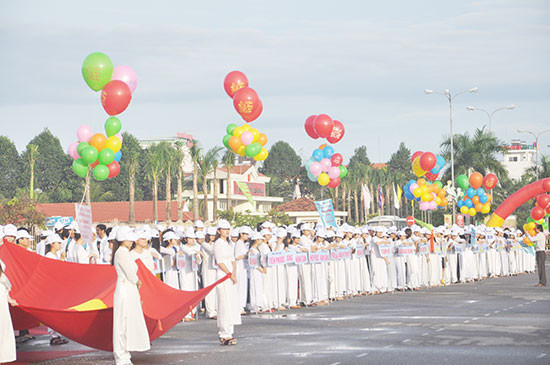 Giải Việt dã truyền thống Báo Quảng Nam năm 2018 thu hút 120 đoàn với hơn 1.800 vận động viên tham gia tranh tài. Ảnh: T.V