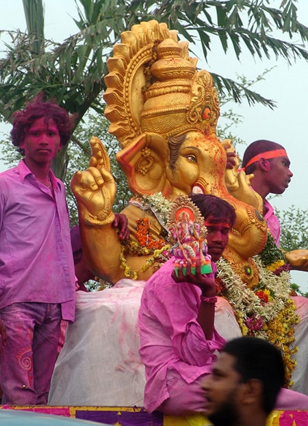 Lễ hội Thần voi Ganesha trên đường phố Hyderabad.