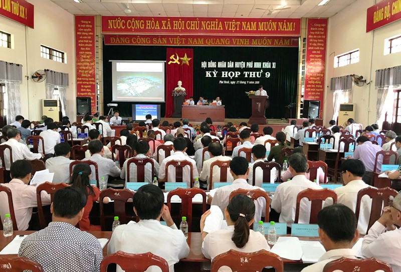 Quang cảnh kỳ hợp thứ 9 HĐND huyện Phú Ninh khóa XI. Ảnh: VINH ANH