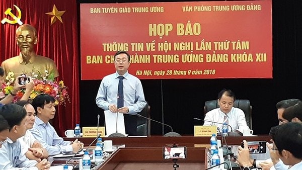 Phó Trưởng Ban Tuyên giáo Trung ương Bùi Trường Giang cho biết các nội dung chính của Hội nghị Trung ương 8 khóa XII sắp tới. (Ảnh: HH)