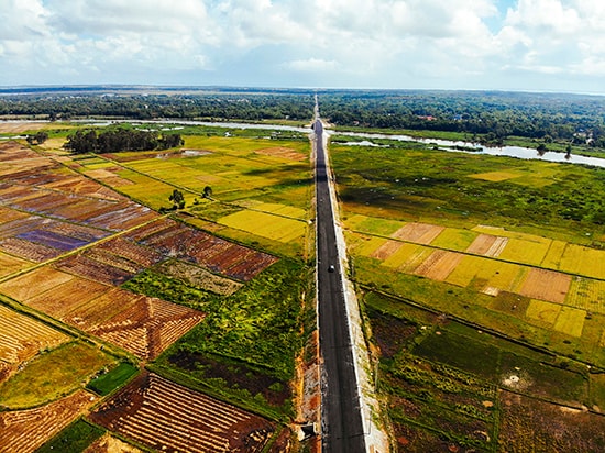 Nhìn từ trên cao con đường đẹp như tranh vẽ.