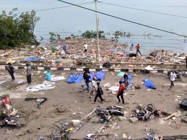 Thành phố Palu tang hoang trong khi các quan chức thành phố cho biết còn hơn 500 người mất tích. Ảnh: AFP