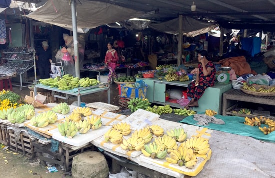 Nhiều tiểu thương rất háo hức khi dự án Khu phố chợ Chiên Đàn được triển khai. Ảnh: PHAN VINH