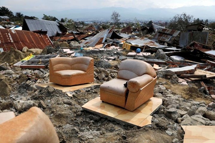 Khó khăn bủa vây Indonesia khi thảm họa động đất sóng thần đã san phẳng nhiều khu vực và phá hủy hầu hết các cơ sở hạ tầng ở thành phố Palu. Ảnh: Reuters 