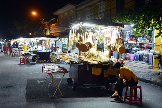 Hoạt động của chợ đêm Trần Quý Cáp TP. Hội An hiệu quả chưa như kỳ vọng. Ảnh: K.L