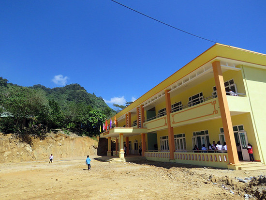 Trường mới xây dựng ở Trà Linh. Ảnh: M.Miên