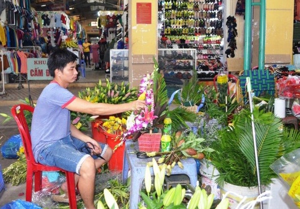 Năm nay giỏ, lẵng hoa được khách mua lẻ lựa chọn nhiều.