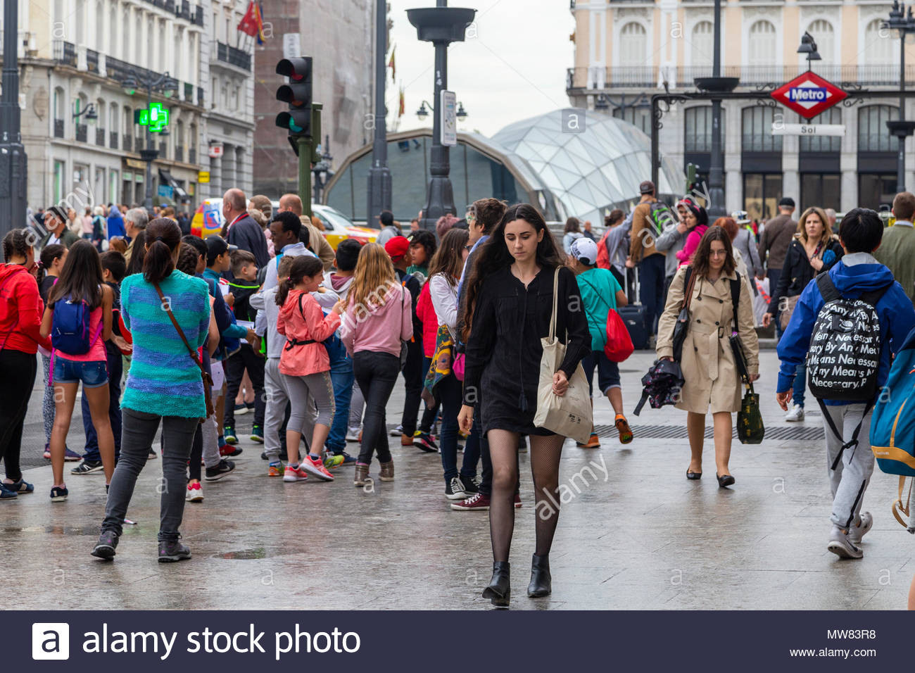 Người dân tại Tây Ban Nha rất thích đi bộ trong các khu phố. Ảnh: Alamy