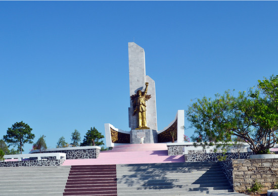 Tượng đài Chiến thắng Bồ Bồ được trùng tu khang trang tháng 7.2014.