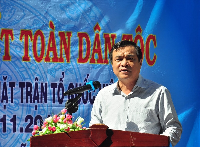Phó Bí thư Thường trực Tỉnh ủy Phan Việt Cường phát biểu tại ngày hội đại đoàn kết thôn Ka Đâu. Ảnh: VINH ANH