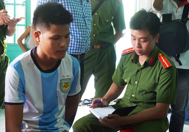 Công an lấy lời khai từ tài xế Sáng
