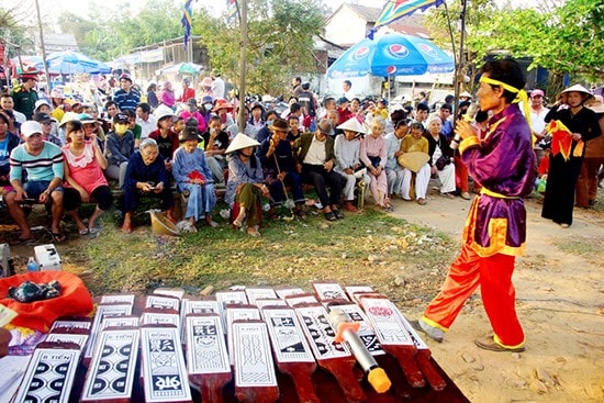 Performing Bai choi art