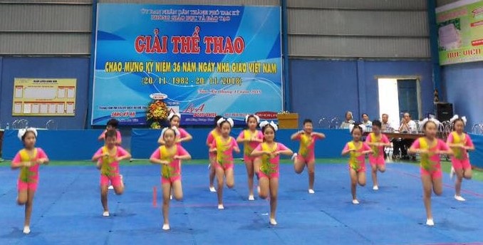 Tiết mục đồng diễn aerobic của Trường Tiểu học Trần Quốc Toản. Ảnh C.N