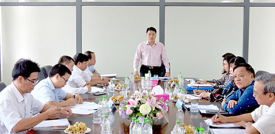 Phó Chủ tịch UBND tỉnh Trần Văn Tân chủ trì phiên tiếp xúc doanh nghiệp hôm ngày 5.11.2018.Ảnh: T.D