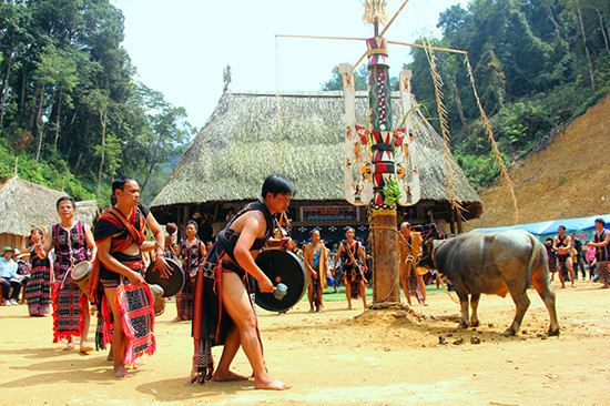 Lễ hội khai năm tạ ơn rừng của người Cơ Tu được thường xuyên tổ chức tại huyện Tây Giang.Ảnh: ALĂNG NGƯỚC