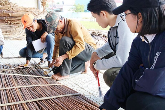 Loại hình du lịch học tập đang dần hình thành tại vùng ngoại ô Hội An. Ảnh: C.M.T