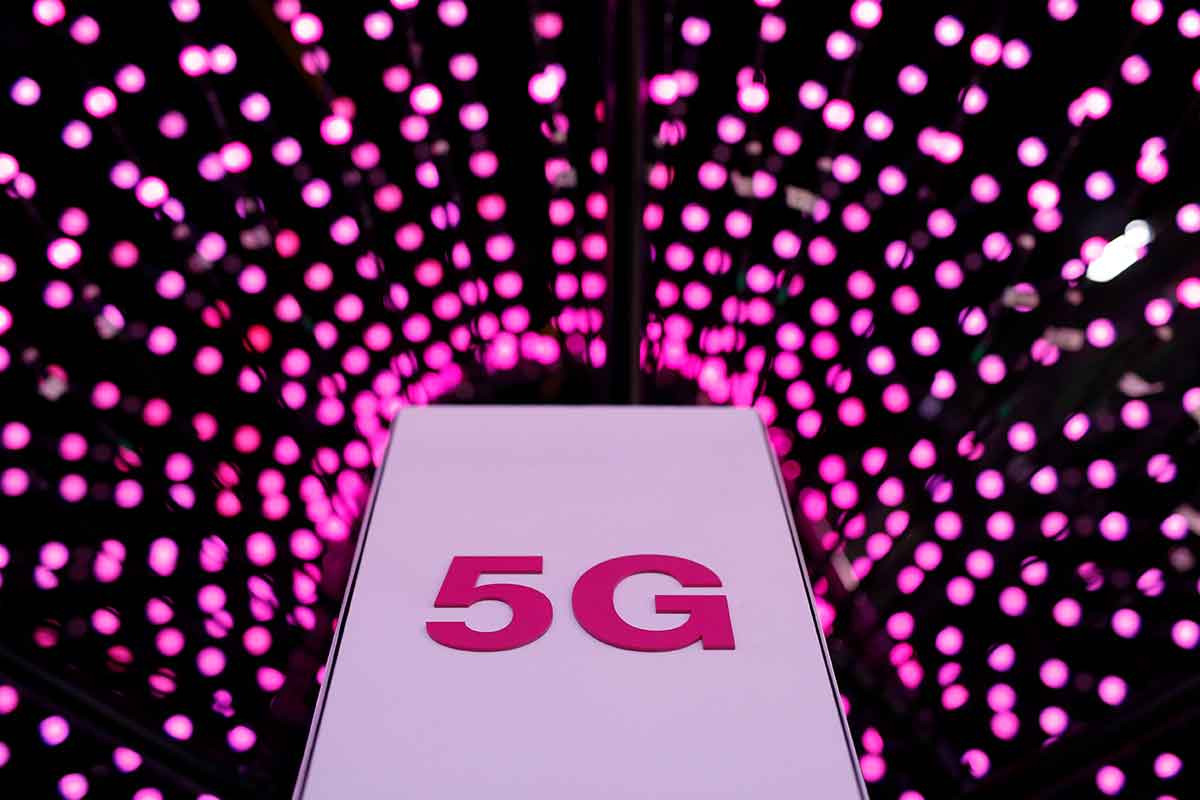 5G sẽ là trụ côt của cách mạng công nghiệp 4.0. Ảnh: AFP