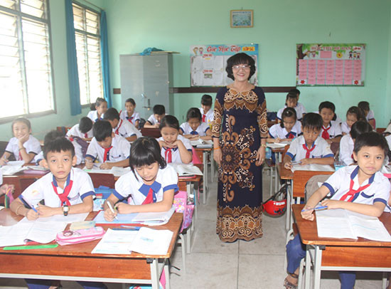 Cô giáo Phan Thị Thịnh ở lớp học. Ảnh: THANH NGUYỄN