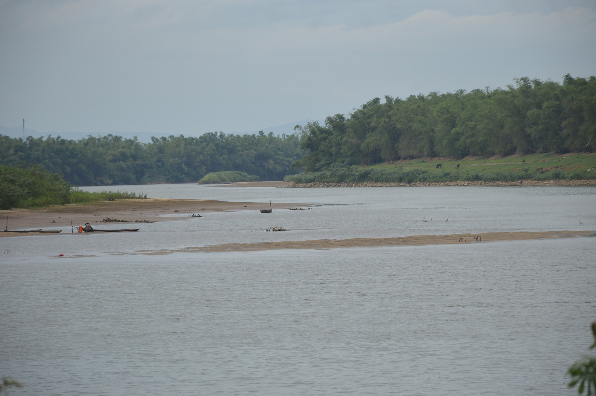 Đà Nẵng mong muốn có thêm những giải pháp chỉnh trị trên sông Quảng Huế để điều tiết nước về sông Vu Gia. Ảnh: Q.T