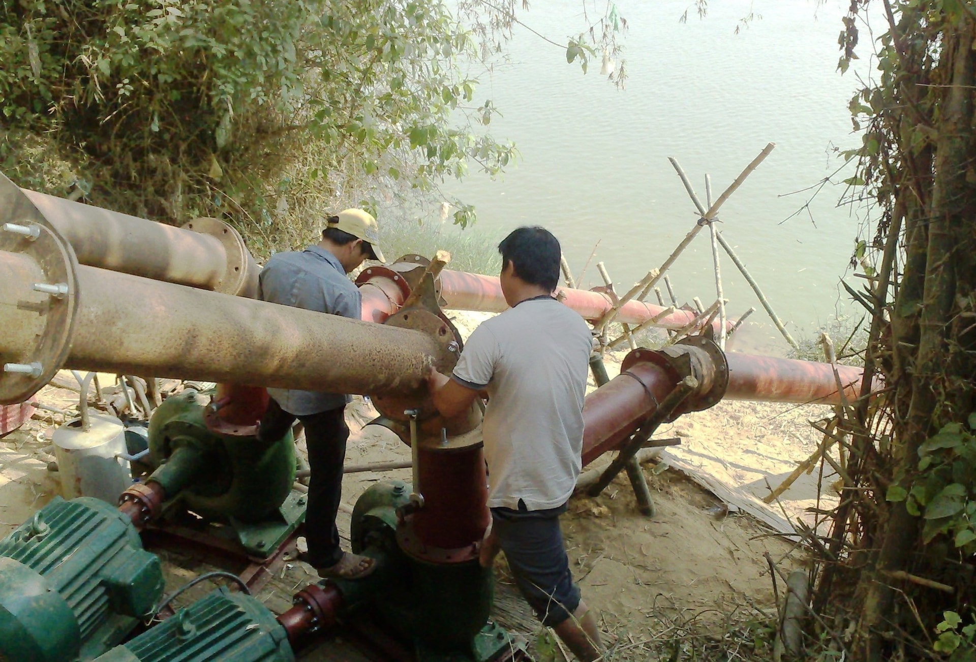 Ngành nông nghiệp Duy Xuyên dự tính sẽ lắp đặt 6 trạm bơm dã chiến để chống hạn cho cây trồng ngay từ đầu vụ đông xuân 2018-2019. Ảnh: HOÀI NHI