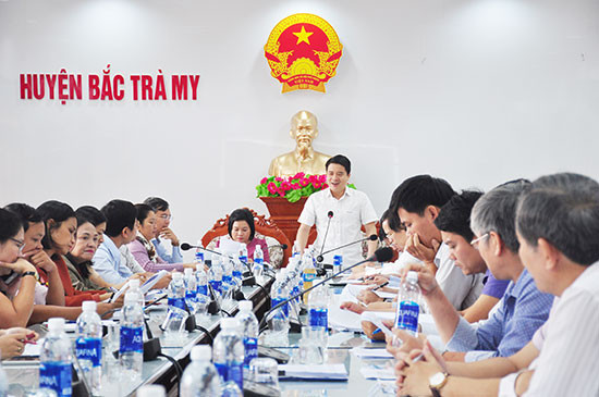 Phó Chủ tịch UBND tỉnh Trần Văn Tân vừa có cuộc làm việc với UBND huyện Bắc Trà My về việc thực hiện các nhiệm vụ phát triển kinh tế - xã hội, xúc tiến đầu tư, cải cách hành chính và phát triển du lịch trên địa bàn. Ảnh: N.Đ