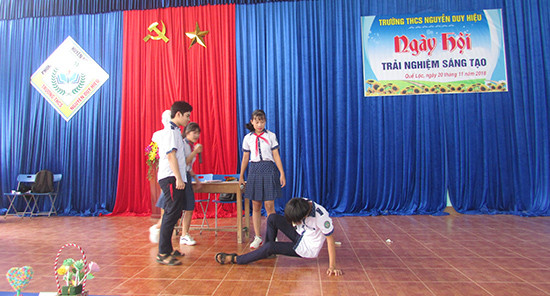Một tiểu phẩm nói không với bạo lực học đường tại Trường THCS Nguyễn Duy Hiệu (Nông Sơn). Ảnh: T.T