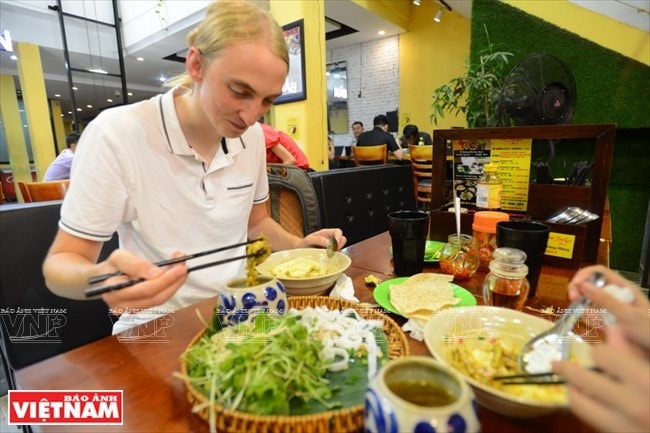 Quang noodle, a popular dish of  Quang people, fascinates both domestic and foreign tourists. Photo: vnanet