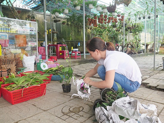 Chị L. nỗ lực làm lại cuộc đời sau va vấp. Ảnh: P.N