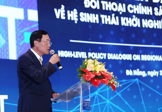 Thứ trưởng Bộ KH&CN Trần Văn Tùng phát biểu tại phiên hội thảo chuyên đề 2